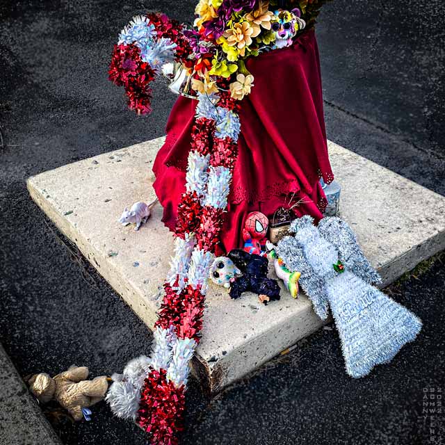 Photo of a descanso with Christmas decorations at Marsh and Silverside Roads, Wilmington, Delaware, copyright 2022 by Danny N. Schweers.